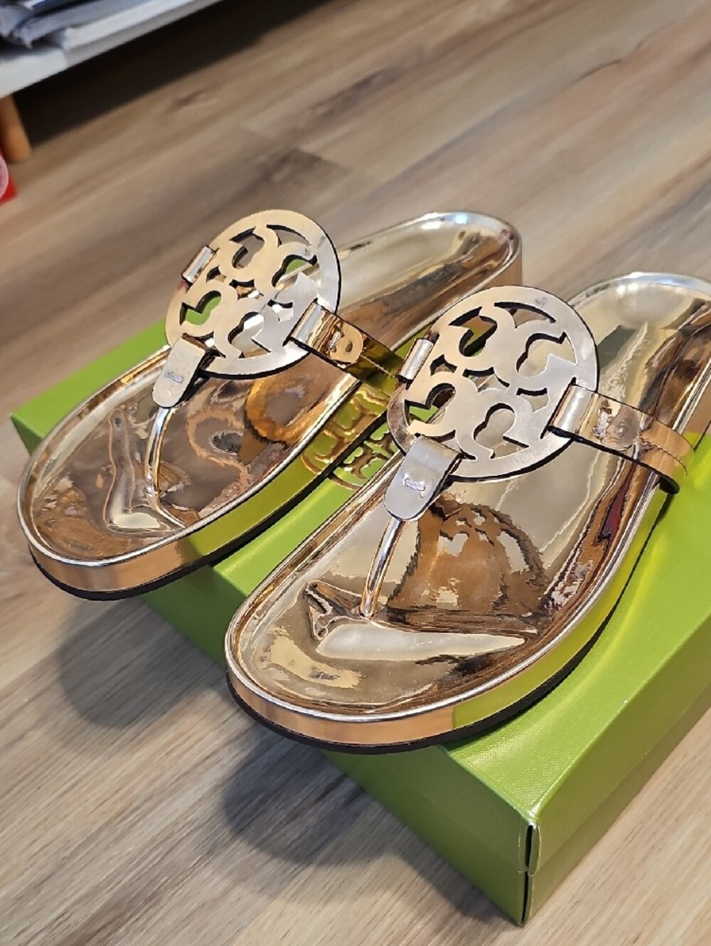 Tory Burch Metallic Rose Gold Logo Thong Sandals - Picture 3 of 6